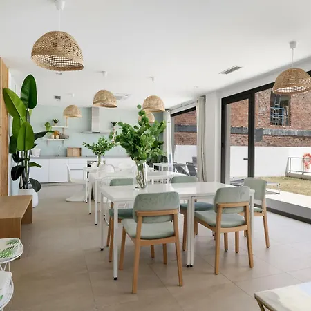 Vivi Homes - Blossom Pool, Gym & Terrace *